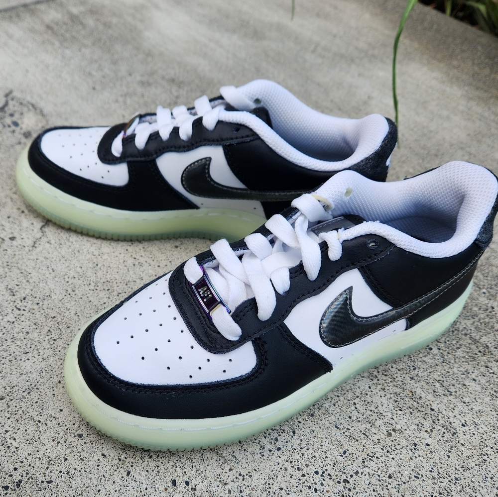 Like New Nike Air Force 1 LV8 sneakers